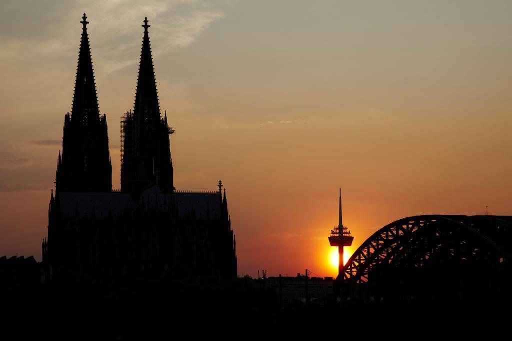 Dom Am Roemerbrunnen Keulen
